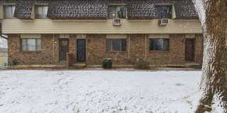 Spacious 2 Bed Condo W/ Bonus Basement Room, Fireplace  Garage Available NOW! Gallery 1