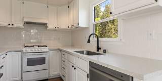 801 Burnside Avenue Gallery 10