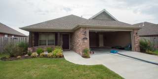 Beautiful 3-bedroom 2 bath Home in Fayetteville!! New Vinyl Plank Floors! Gallery 1