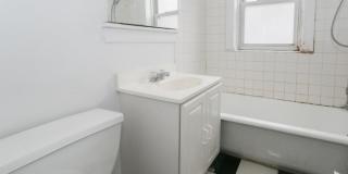 1904 West Winnemac Avenue Gallery 2