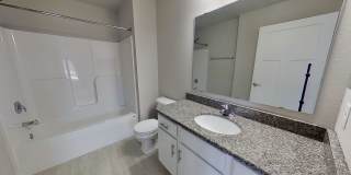Condo Style Upper 3 Bedroom 2 Bathroom plus Den Apartment Gallery 19