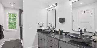 33 Howland Avenue Gallery 19