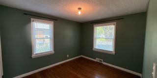 Audubon-Downriver Neighborhood 4 bedroom, 1 bath corner lot with large, fenced yard Gallery 5