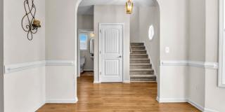 4 bedroom 2.5 bathroom home close to beaches, shopping, and Marine Corps Bases. Gallery 9