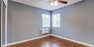 Classic Courtyard Building on Venice Blvd – Secure, Convenient, Pet-Friendly Gallery 6