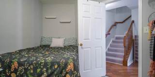 Beautiful & Comfortable 3 Bed 4 Bath End Unit Gallery 15