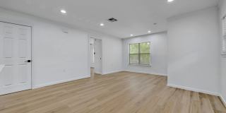 Top of the line 6 bed in West Campus!!! 1913!!! Gallery 12
