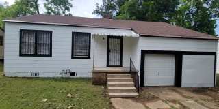 Great 3 bedroom/2 bath home with Oven, Refrigerator, Garage, Central Air & Heat! Gallery 1