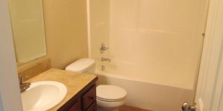 Spacious Townhouse Gallery 11