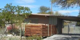 Adorable 2 bed 1 bath Gallery 1