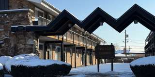 Studio with Parking Included Available Furnished Close to Transportation Gallery 1