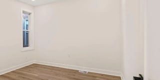 2921 W Oxford St. Gallery 23