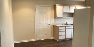 Pet Friendly 3 Bedroom, 2 Bath Home with Garage and Fenced In Back Yard! Gallery 6