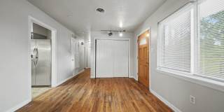 307 Oak St Gallery 12