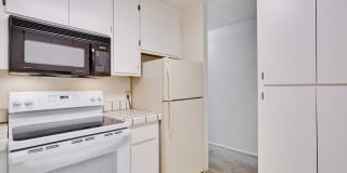 Top Floor Unit - Balcony - Elevator Access - Community Pool & Tennis Court Gallery 20