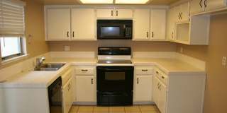 4600 Beechwood #80 - 2+1.5 in Cypress Glen Townhomes Gallery 10
