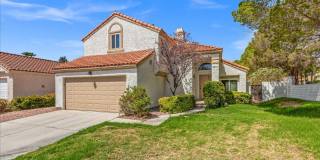 Contemporary 4bd Home with Expansive Spaces and Designer Details Gallery 3