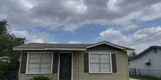 Cute 2/1 Home Available for Immediate Move In! Gallery 1