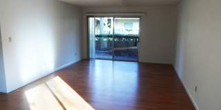 Cozy condominium in Blossom Valley. Hardwood floor, dishwasher, balcony. Gallery 6