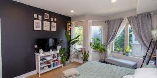 1815 INGERSOLL Street Gallery 25