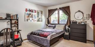 Spacious 5 Bedroom, 2 Bathroom Unit - Close to Campus! Gallery 8