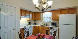 Beautiful 2BR/1.5BA home in a prime location within walking distance to West End and Vanderbilt University. Gallery 14