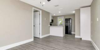 Great Location - 1 Bedroom 1 Bath Duplex w/ Backyard Gallery 1