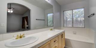 Charming 3-bedroom 2-bathroom home Gallery 9