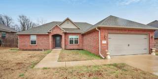 Beautiful 3 Bed 2 Bath home ready for move in! All new carpeting! Gallery 1