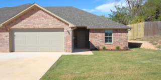 Beautiful 3 Bedroom 2 Bathroom Townhouse in South Tyler! Now offering 1/2 off first full month rent free! Gallery 2