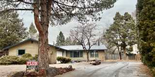 Cozy Bungalow 3/2 Home! 2816 NE Lapoint Ct Bend, OR 97701 Gallery 1