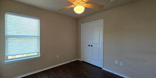 3/2.5/2 Duplex / Easy Access to Highways, Shopping, Restaurants, & Entertainment / Large Fenced in Yard / CISD Gallery 16
