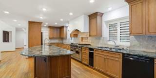 Spectacular 2 story home w/pool in Round Hill Country Club Gallery 9