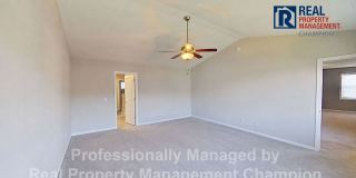 4 BD/3.5 BA plus Bonus Room with Open Floorplan and Fenced Back Yard Gallery 17