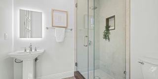 5011 Hayvenhurst Avenue Gallery 24