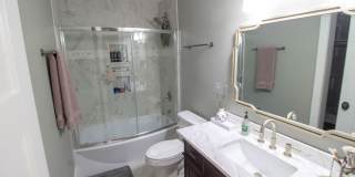 Modern 4bd Home - Fully Furnished Utilities Included Gallery 18