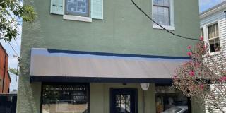 Gorgeous 3BD Apartment above commercial space ON MAPLE ST Gallery 1