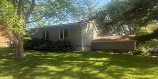 New Listing - 4 Bedroom House on Iowa City Westside on Sunset Gallery 4
