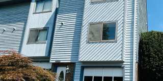 2 Bedroom, 2.5 Bath Townhouse Gallery 1