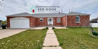 Spacious 5-Bedroom Home with Central Air, Fireplace & Huge Fenced Yard Gallery 1