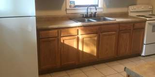 Single Family Home - LAUNDRY INCLUDED! HUGE YARD! Gallery 1