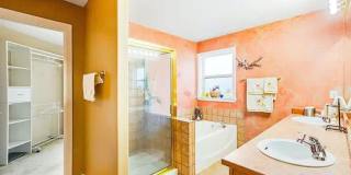 Spacious Amazing 6 bed in Fairwood! Gallery 33