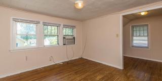 409 E 16th - 4Bed/2Bath - Huge Garage Space Included! Gallery 17