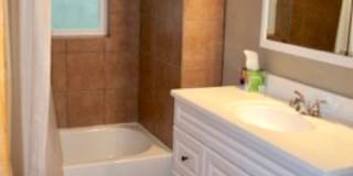 LARGE, 5 BD/2 BA house, near campus! Gallery 7