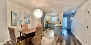 235 Pelican Place Gallery 4