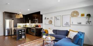 The Metropolitan at Larchmont Village Gallery 9