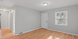 3-Bedroom, 1-Bath Single-Family Home, BIG backyard! Gallery 1