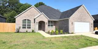Large 5 Bedroom 3 Bath home in great location! Gallery 1