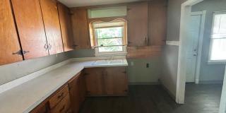 Charming 3 bed 1 bath with garage in quiet neighborhood! Gallery 5