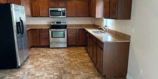 5 BEDROOM, 4 BATHROOM TOWNHOUSE WITH 2 CAR DETACHED GARAGE Gallery 5